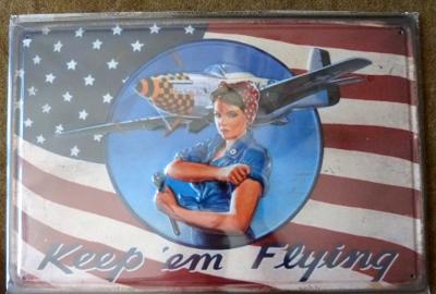 Plaque décorative en relief Pin up Rosie  keep em flying P40