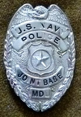 authentique insigne en metal de la police militaire de la navy