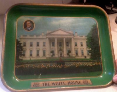 Plateau métallique WW2 White house US avec médaillon du président Roosevelt